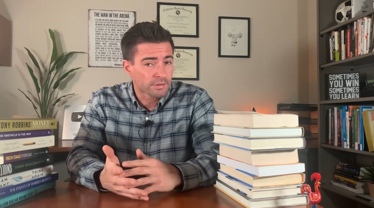 ภาพจากคลิป Finance Expert: 15 Best Investing Books ของช่อง Investing Simplified - Professor G